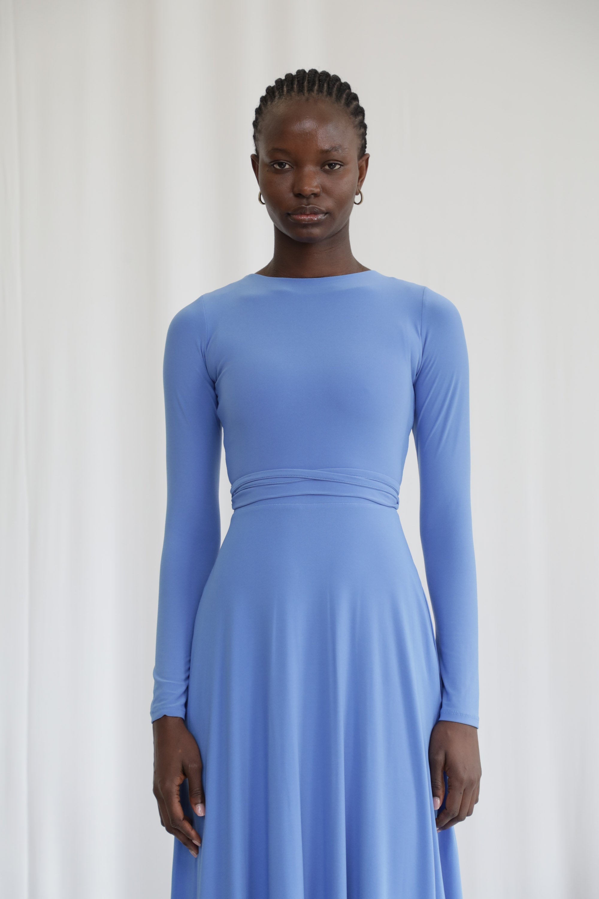 Jennifer – Wears a size XS. Usual size: UK 6–8 | US 2–4 | EU 34–36. Height: 5'9" (175 cm). Bust: 81 cm. Waist: 60 cm. Hips: 86 cm.