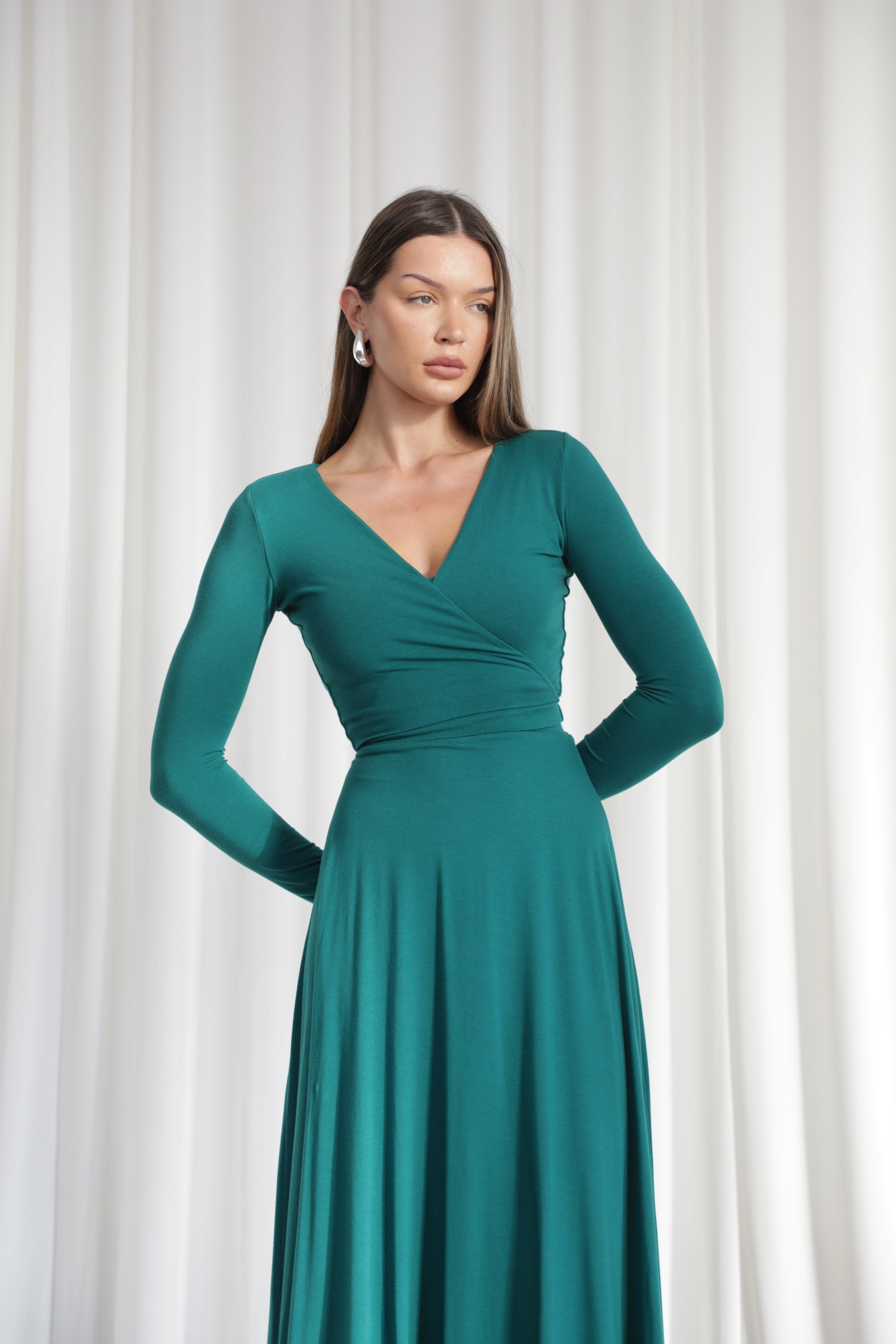 Ellie – Wears a size S. Usual size: UK 8 | US 4 | EU 36. Height: 5'10" (178 cm). Bust: 83 cm. Waist: 61 cm. Hips: 91 cm. 