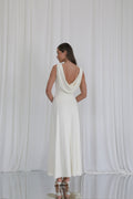 Ellie – Wears a size S. Usual size: UK 8 | US 4 | EU 36. Height: 5'10" (178 cm). Bust: 83 cm. Waist: 61 cm. Hips: 91 cm. 