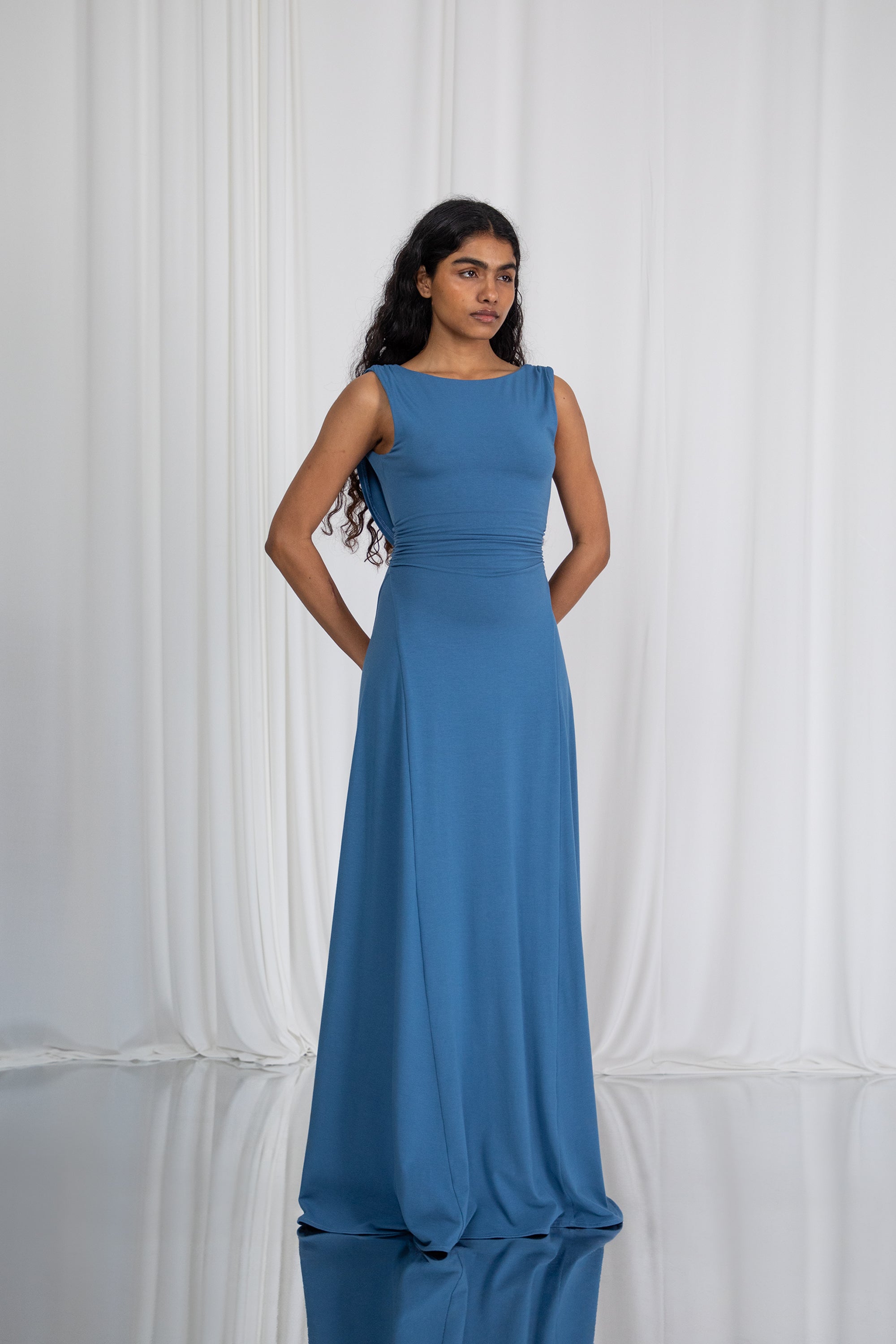 Vaishnavi – Wears a size S. Usual size: UK 6-8 | US 2-4 | EU 34-36. Height: 5'5" (165 cm). Bust: 79 cm. Waist: 61.5 cm. Hips: 86 cm. 